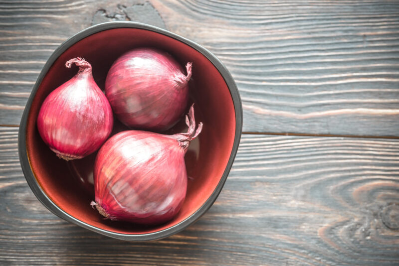 punasipuleita kulhossa.